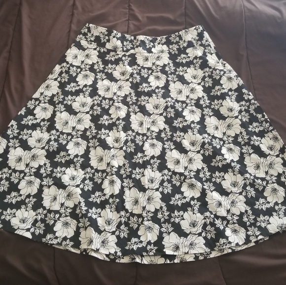 GAP Dresses & Skirts - 💣Gap skirt $4 w/ bundle